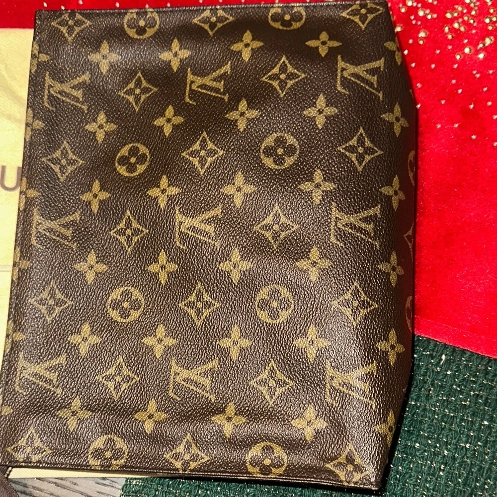 Louis Vuitton Monogram Toilette 26